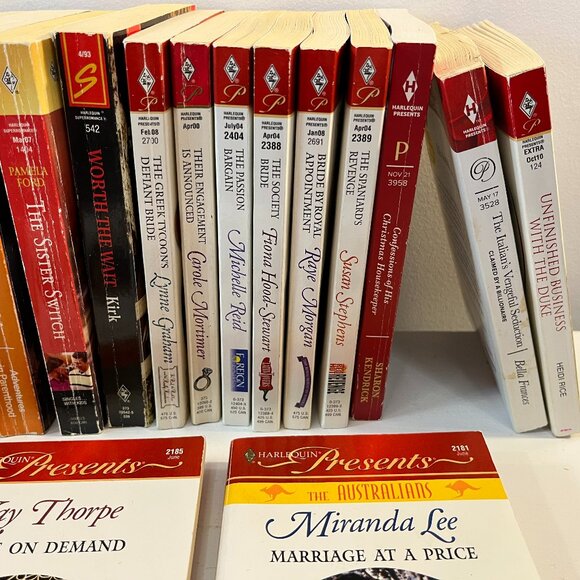 Lot of 22 Paperback Harlequin Romance Novels - Good condition! - Picture 3 of 7